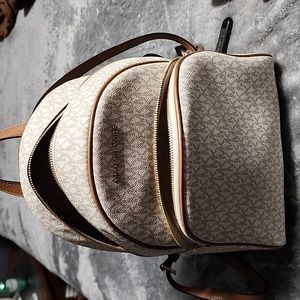 Micheal kors orginal new without tags mint backpack